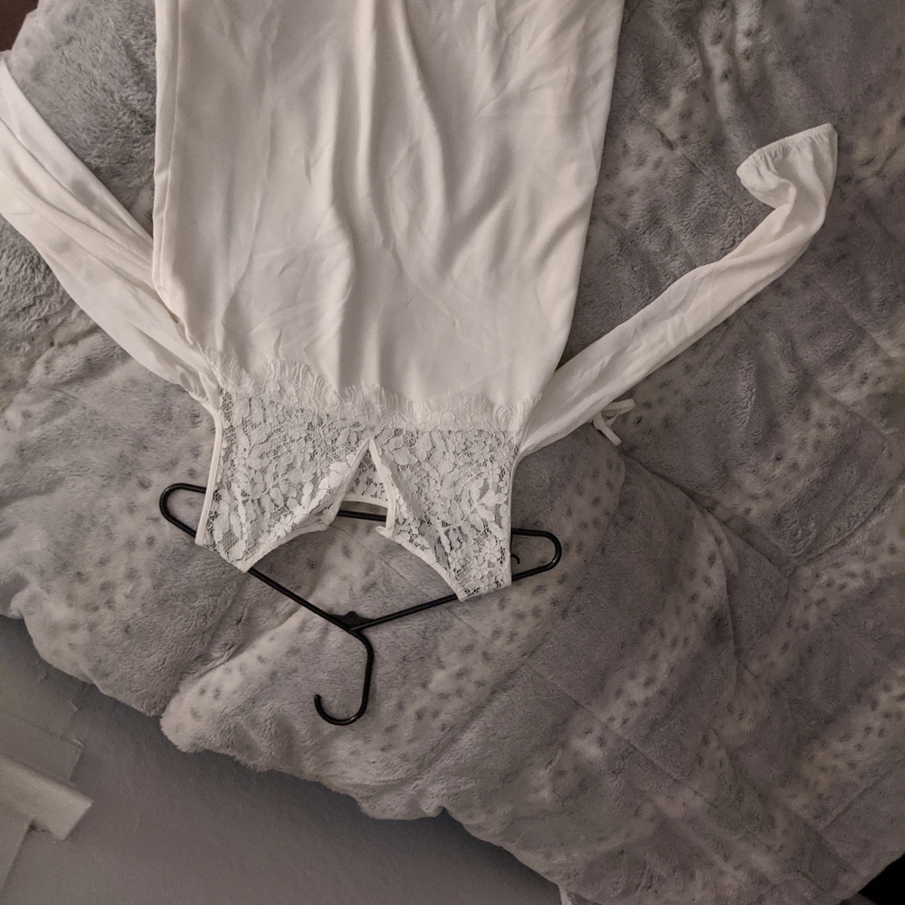 White shoulder less top
